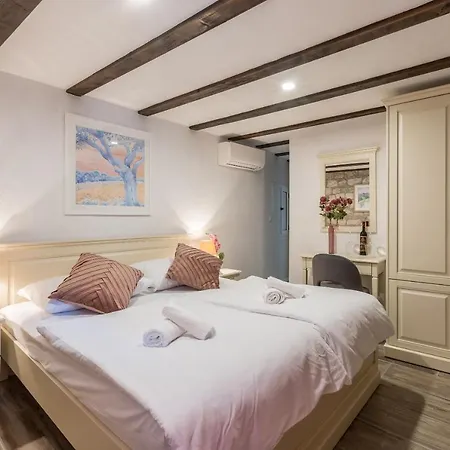 Bed & Breakfast Old Town Matusko