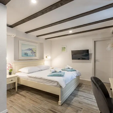 Old Town Matusko Bed and Breakfast 3*