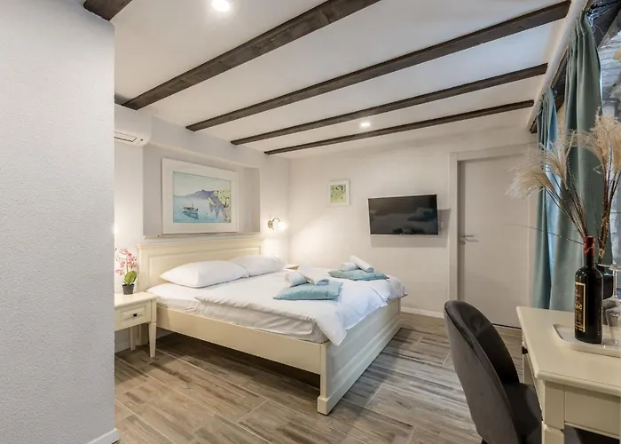 Old Town Matusko Bed and Breakfast 3*